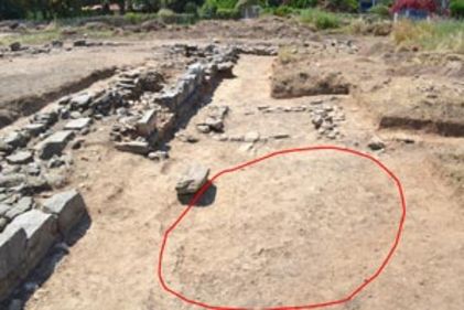 Μυκηναϊκή απόθεση με κύλικες και οστά ζώων